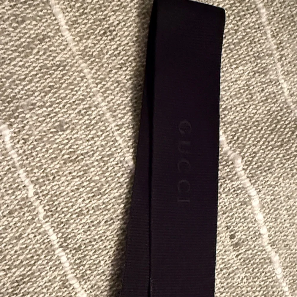 Gucci Dark Ribbon Accessory